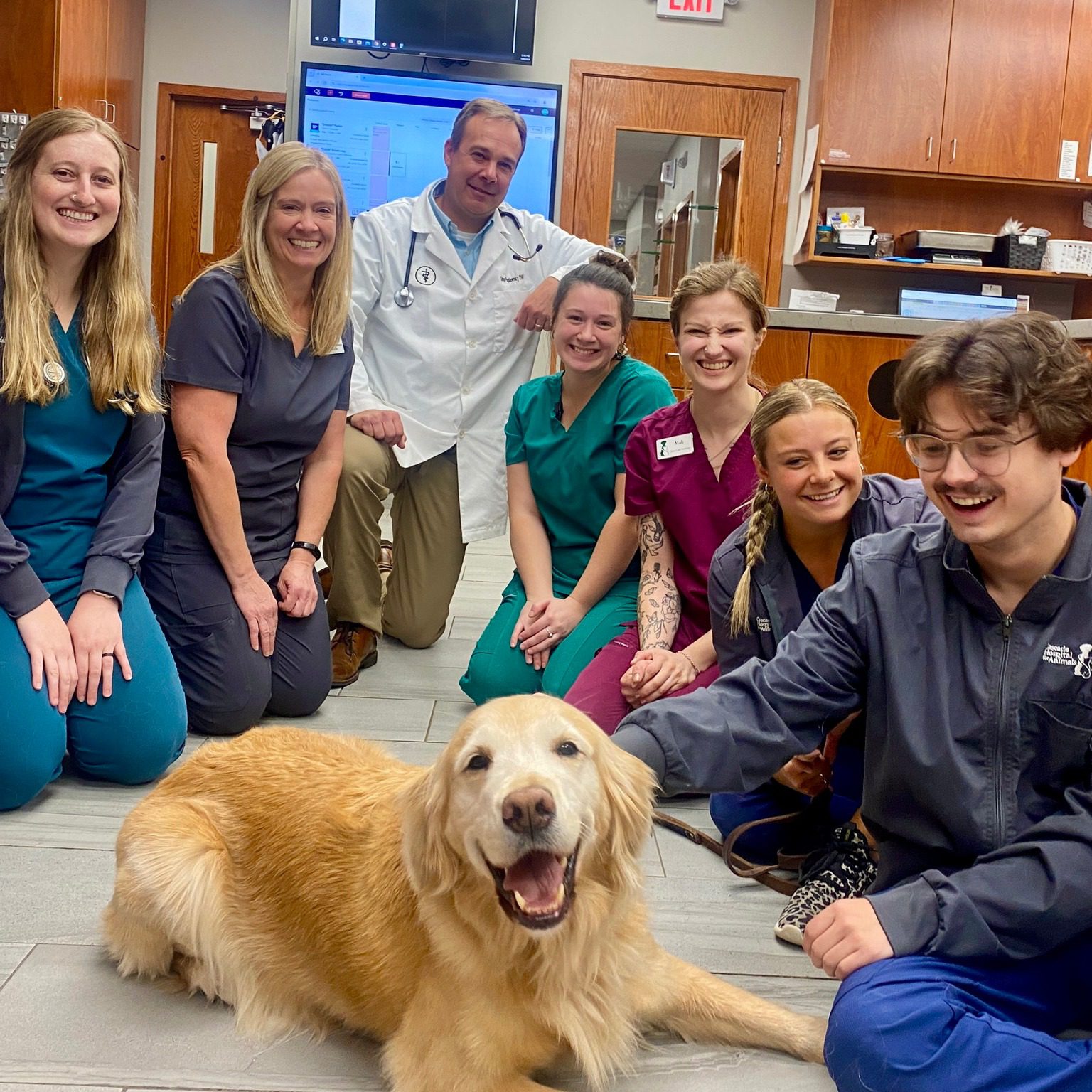 Cascade Vet Group With Dog
